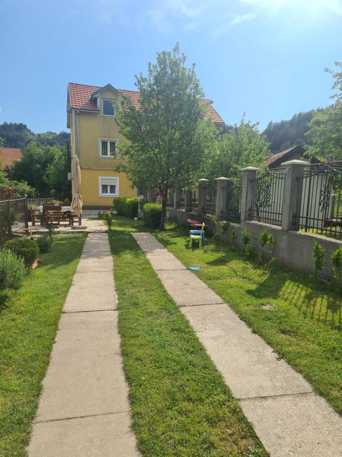 Lucic Guesthouse Cetinje Exterior photo